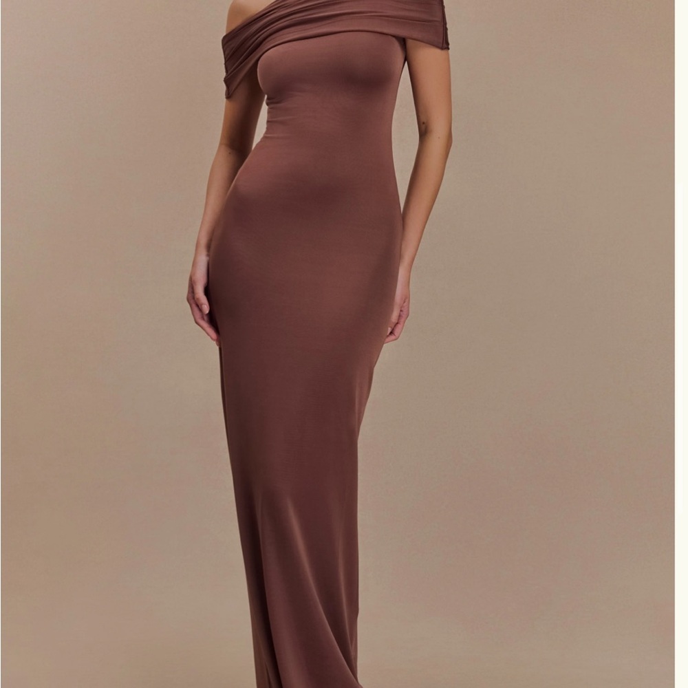 MESHKI- Cassandra Off Shoulder Slinky Maxi Dress